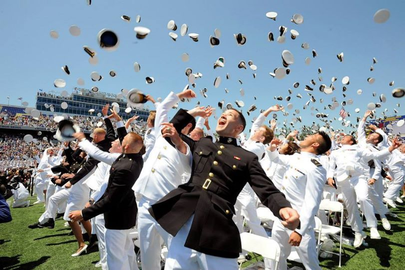 Illustration for article titled The Blue Angels Roar Over Graduation At The U.S. Naval Academy